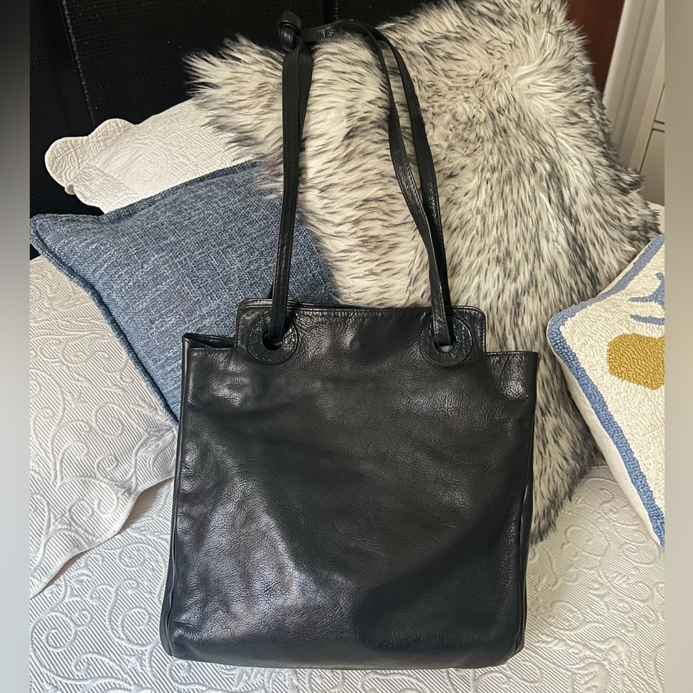 Desmo Elegant Black Leather Tote Bag.  Excellent condition. Made in Italy